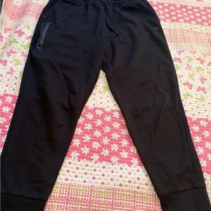 Athletic Works Men
Jogger Sweatpants Large/ Drawstring
Zip pockets Front/back